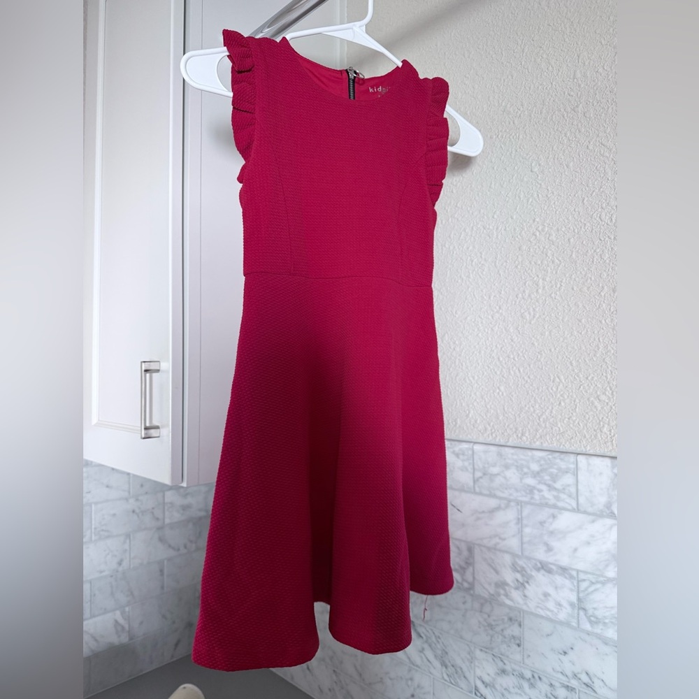 Set of 4 kids dresses and 1 Sweatee Size 7 and 8